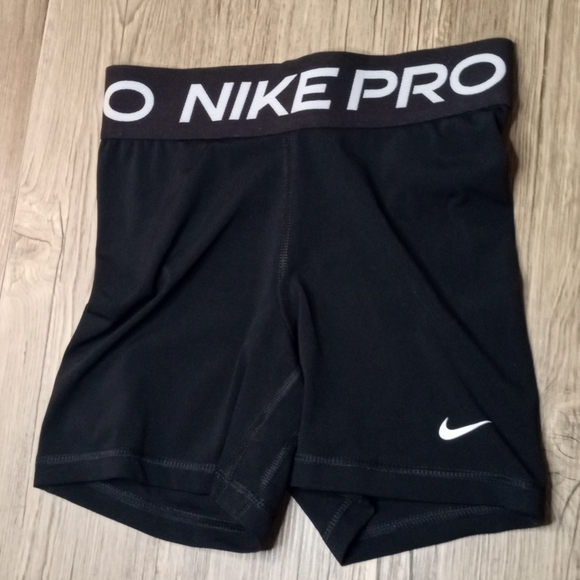 Nike pro shorts 🖤 - Picture 4 of 5